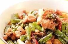 美食推荐：脆皮香肠卷、生焖烧椒鸡、腊肠炒儿菜、牛肉筷子萝卜
