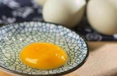 中日鸡蛋有什么不同，为何日本人能吃生鸡蛋，中国人却不能跟风？
