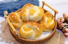 换个造型，让面包顶上黄桃，这样的面包你喜欢吗？