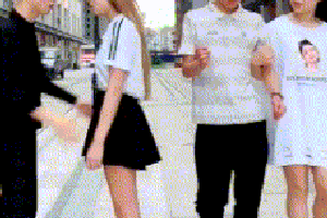 搞笑gif趣图:我不是骑着摩托车吗,怎么跑到车斗上了!