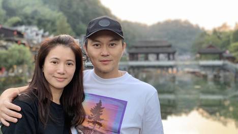 张智霖夫妇人设崩塌？儿子魔童发言让人失望，袁咏仪举止很有担当