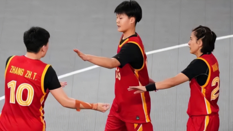 21-12！中国女篮世界杯迎开门红！分差一度上双，全队开心庆祝