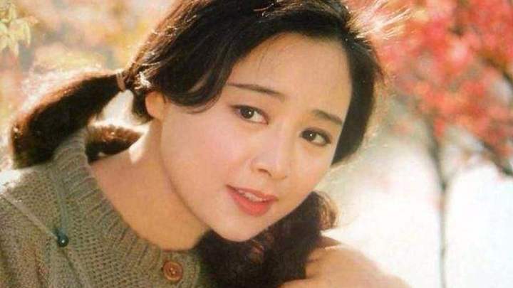 80年代女神张瑜,为学业放弃婚姻,离婚30年无儿无女,你喜欢她吗?