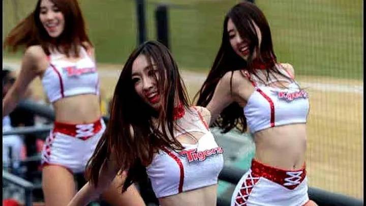 男老师让女生穿短裙跳操,你怎么看?