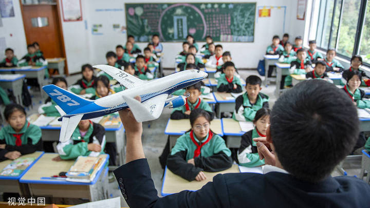 教师举报多位校领导职称作假,你觉得他举报的属实吗?