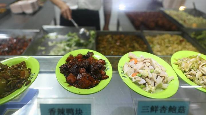 江西一高校关停校内多数餐厅,和鼠头鸭脖企业有关吗?