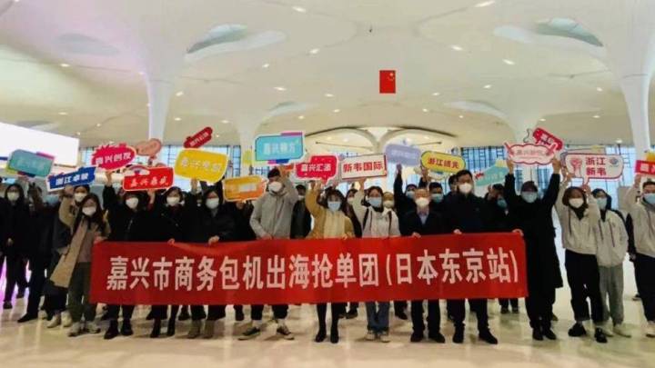 外贸商人出海抢单,你怎么看?