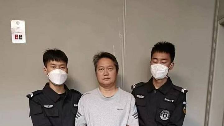 云南一公司原董事长谎称在昆明看病,乘船逃到公海附近,你相信吗?