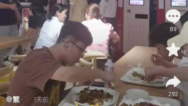 大连高校食堂现多台彩票机,你会购买彩票吗?