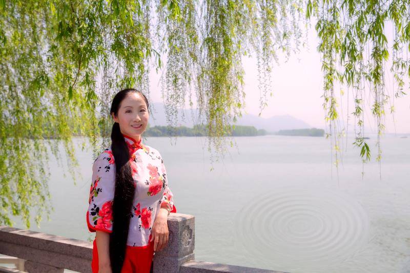长发飘飘 杭州第一长发仙女王丽萍