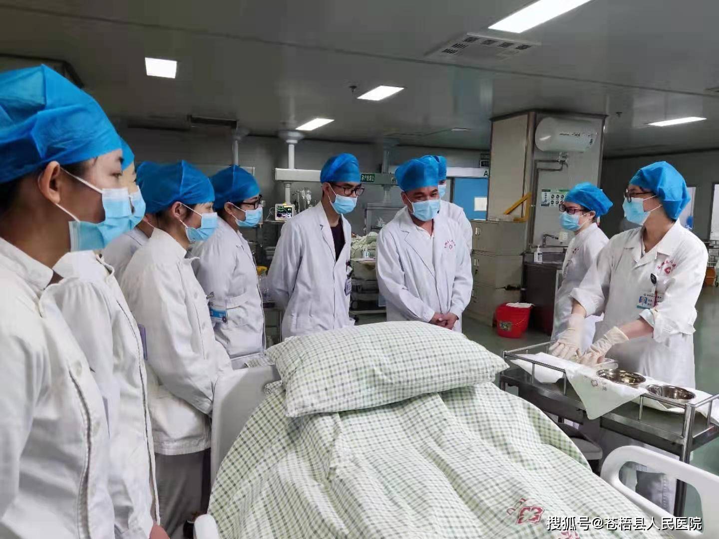 苍梧县人民医院icu成功开展首例徒手鼻胃空肠管置管术