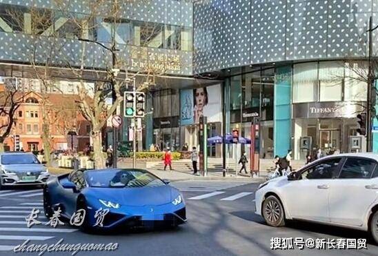 孙俪驾驶300万豪车高调出行,网友:真是气派又拉风