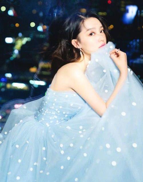 李沁的礼服,又又又翻车了