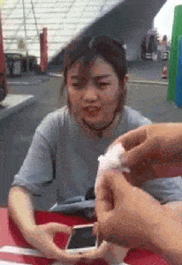 搞笑gif图:哈士奇一只不小心生多的狗狗,真是心累了!