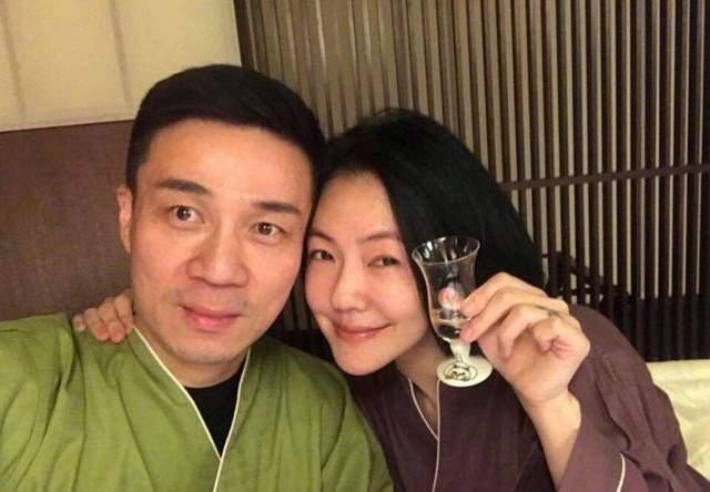 小s提醒未婚女性别随便结婚,许雅钧搂辣妹还欺诈,她有感而发?_许亚军