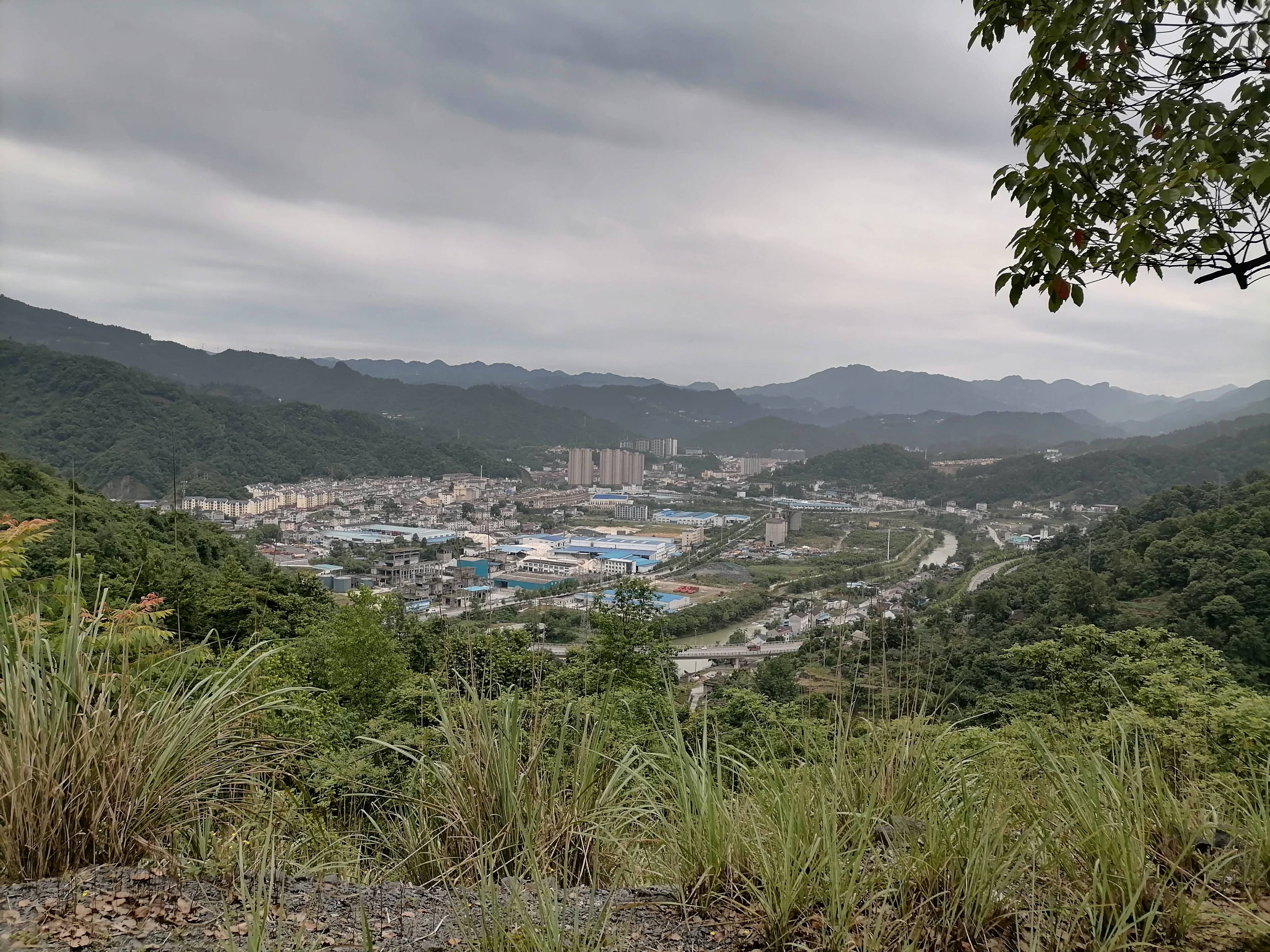 骑三轮自驾游,来到湖北五峰县城了!