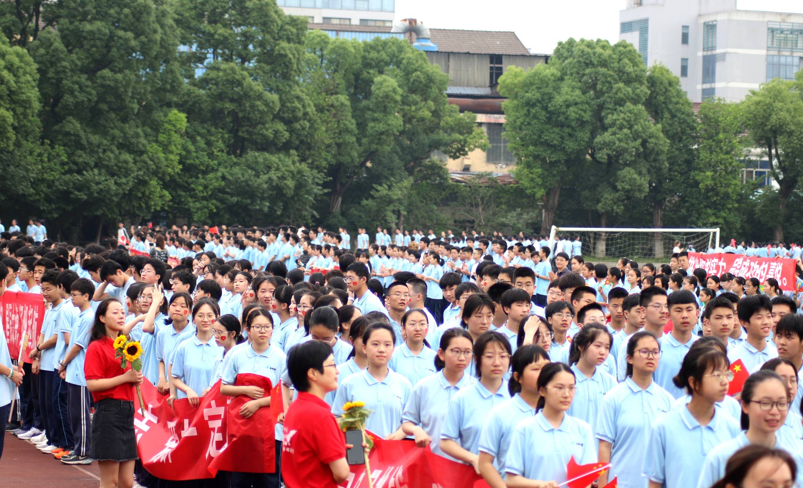 高风中学:家校携手助威学生迎中考