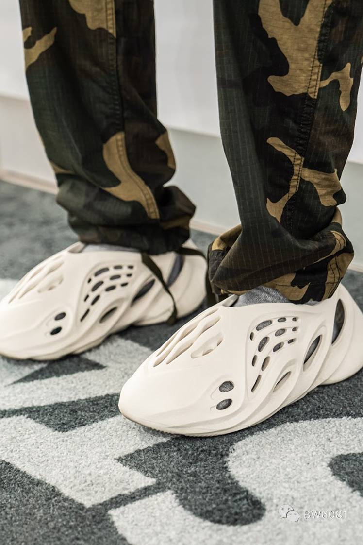 侃爷kanye west x adidas yeezy foam runner slide 椰子凉拖洞洞凉鞋