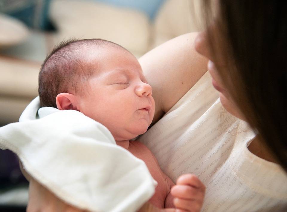 哺乳期：宝妈如何判断自己是否患上乳汁淤积