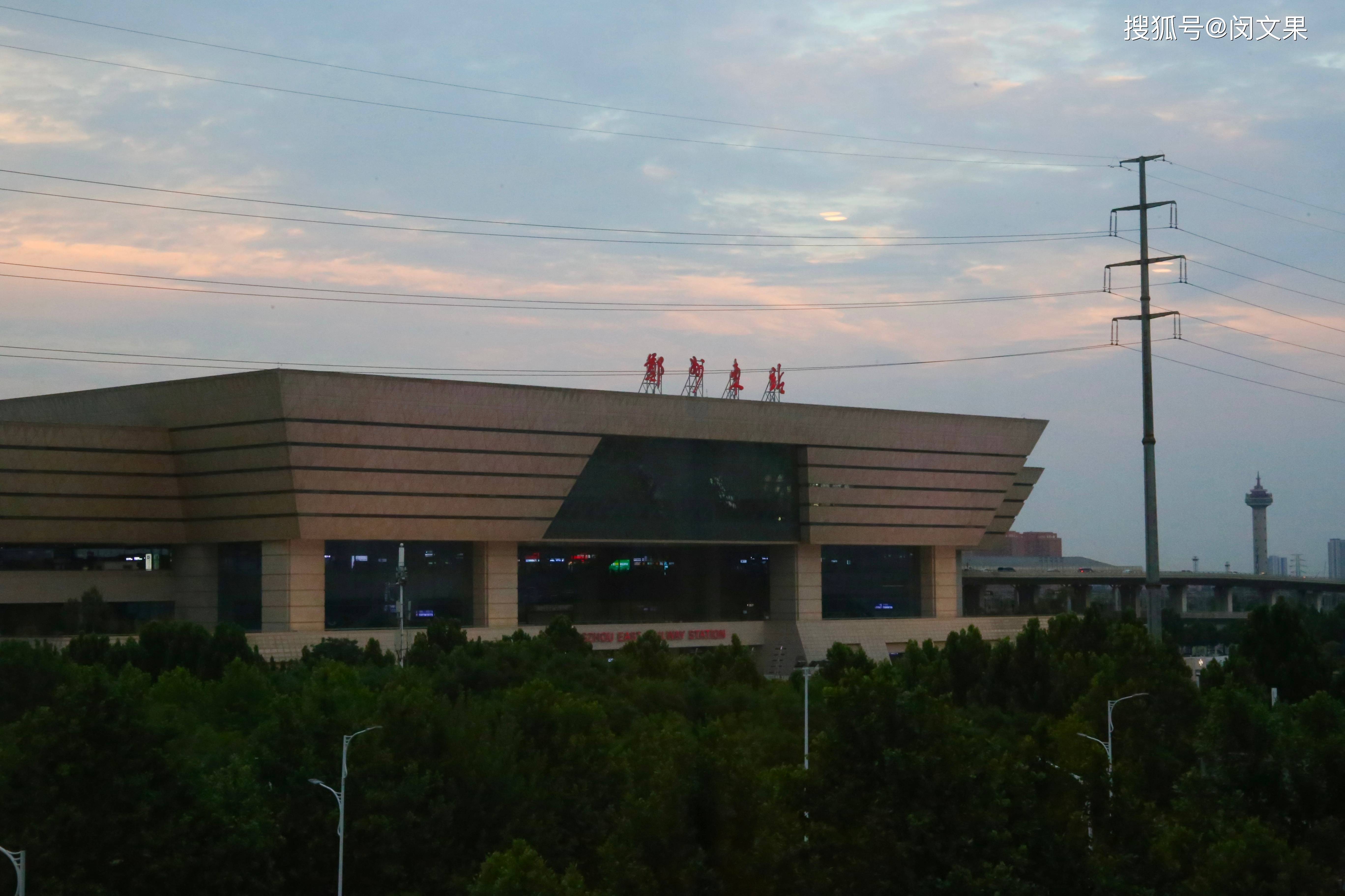 同时还依附绿地之窗商业圈,新田360商圈,酒店的location真的是无敌.