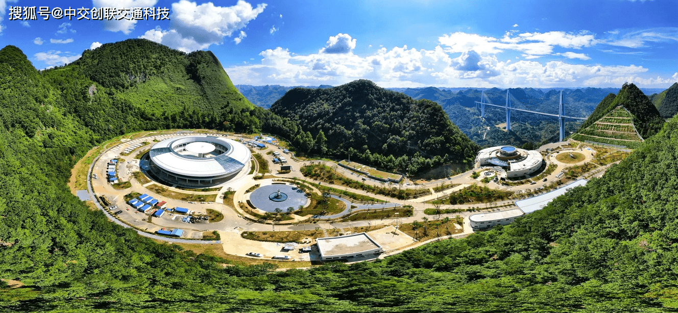 平塘至罗甸高速公路平塘特大桥,横跨槽渡河峡谷,被称为"天空之桥",全