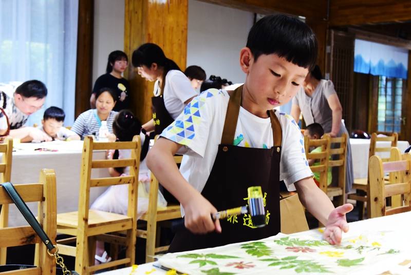 张家界黄龙洞景区非遗工坊落成开业