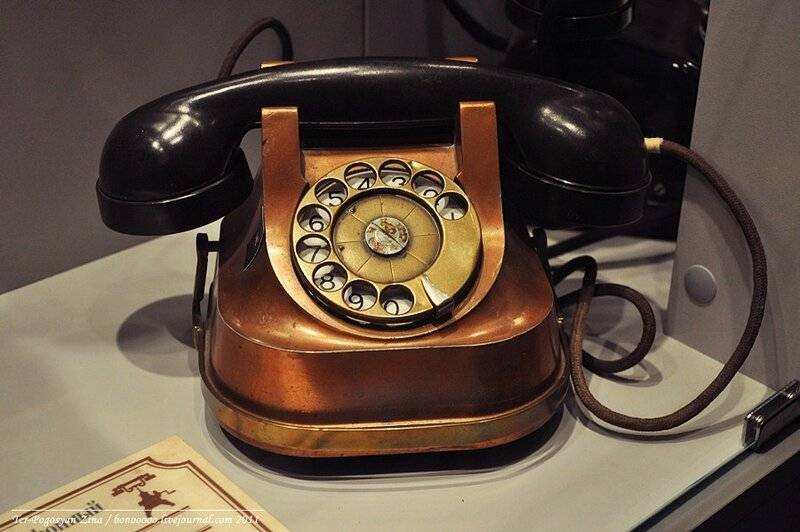 历史老照片盘点那些古董级的电话机