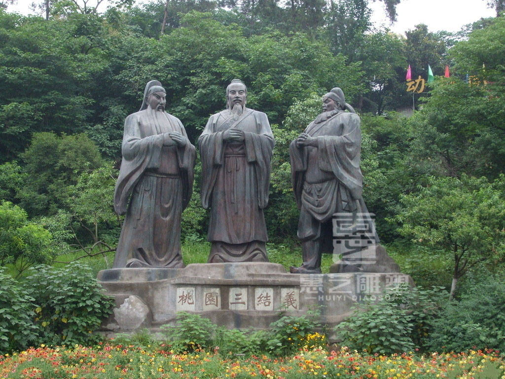 桃园三结义的故事讲述了当年刘备,关羽和张飞三位仁人志士,为了共同