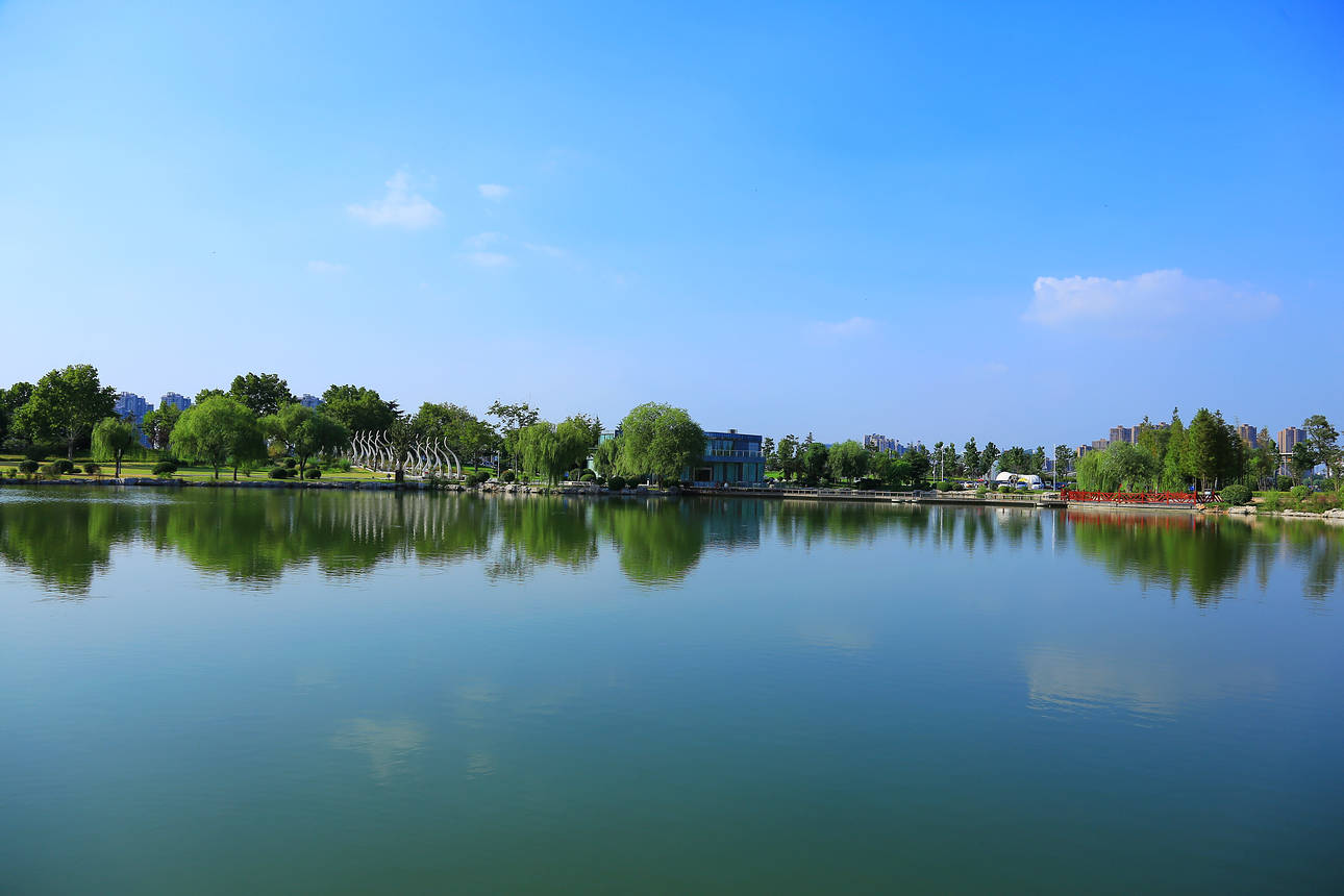 云龙湖是徐州最优秀的自然景观,也是徐州的标志性景点之一.