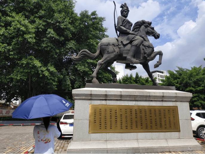 参观了冼太庙内冼夫人的生平的介绍,出土的相关文物以及冼夫人所得的