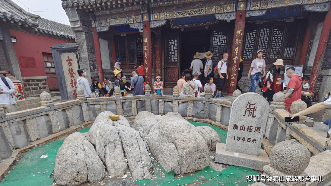 她是泰山传说中的女神,善良,仁慈,为何会成为人们膜拜