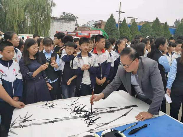 董寿平孙子董逸泉弘扬民族文化