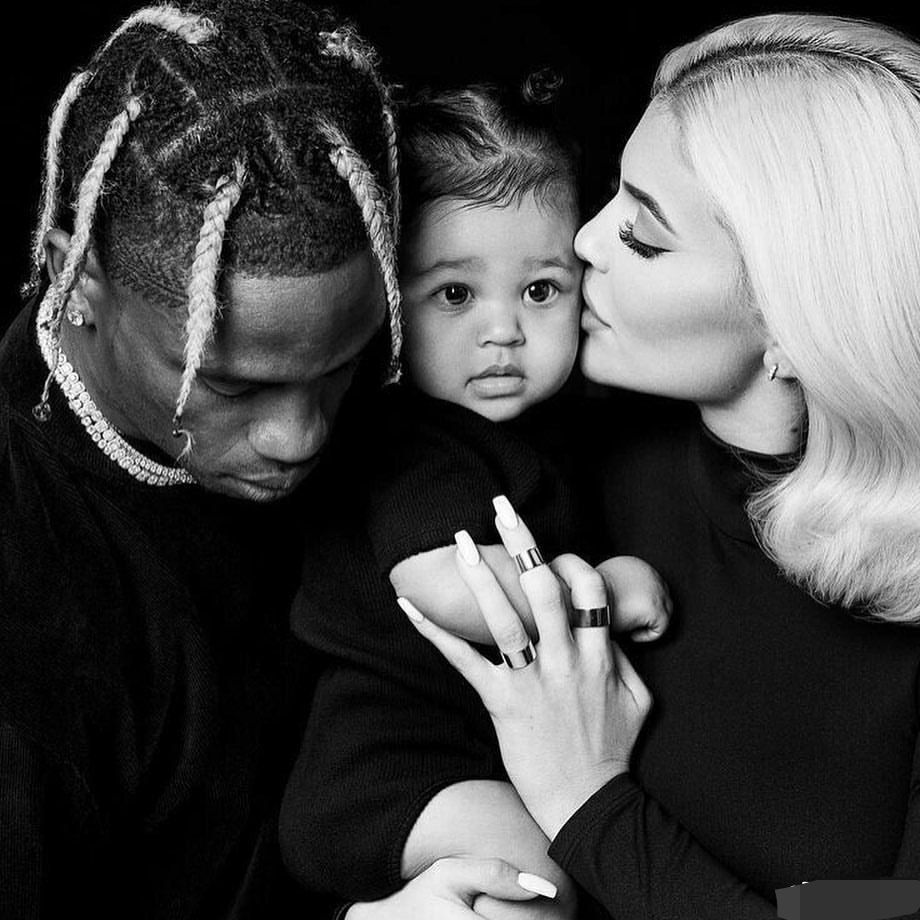 Kylie Jenner二胎,kyliejenner怀孕 kylie jenner官宣怀二胎 和男友抚摸孕肚画面温馨