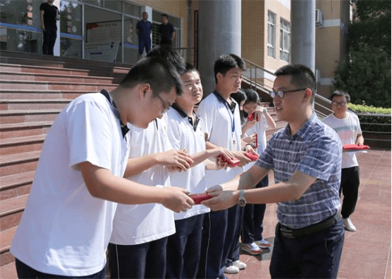 石门一中:科技创新 点燃梦想