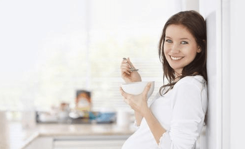 女子怀孕11个月还未生产,医生紧急催产：怎么能观念这么陈旧呢？