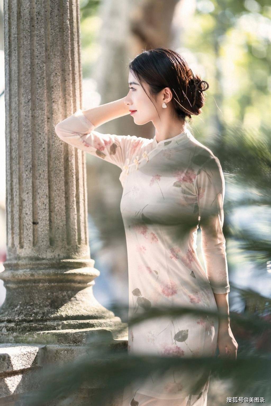 可爱美女古典旗袍优雅迷人