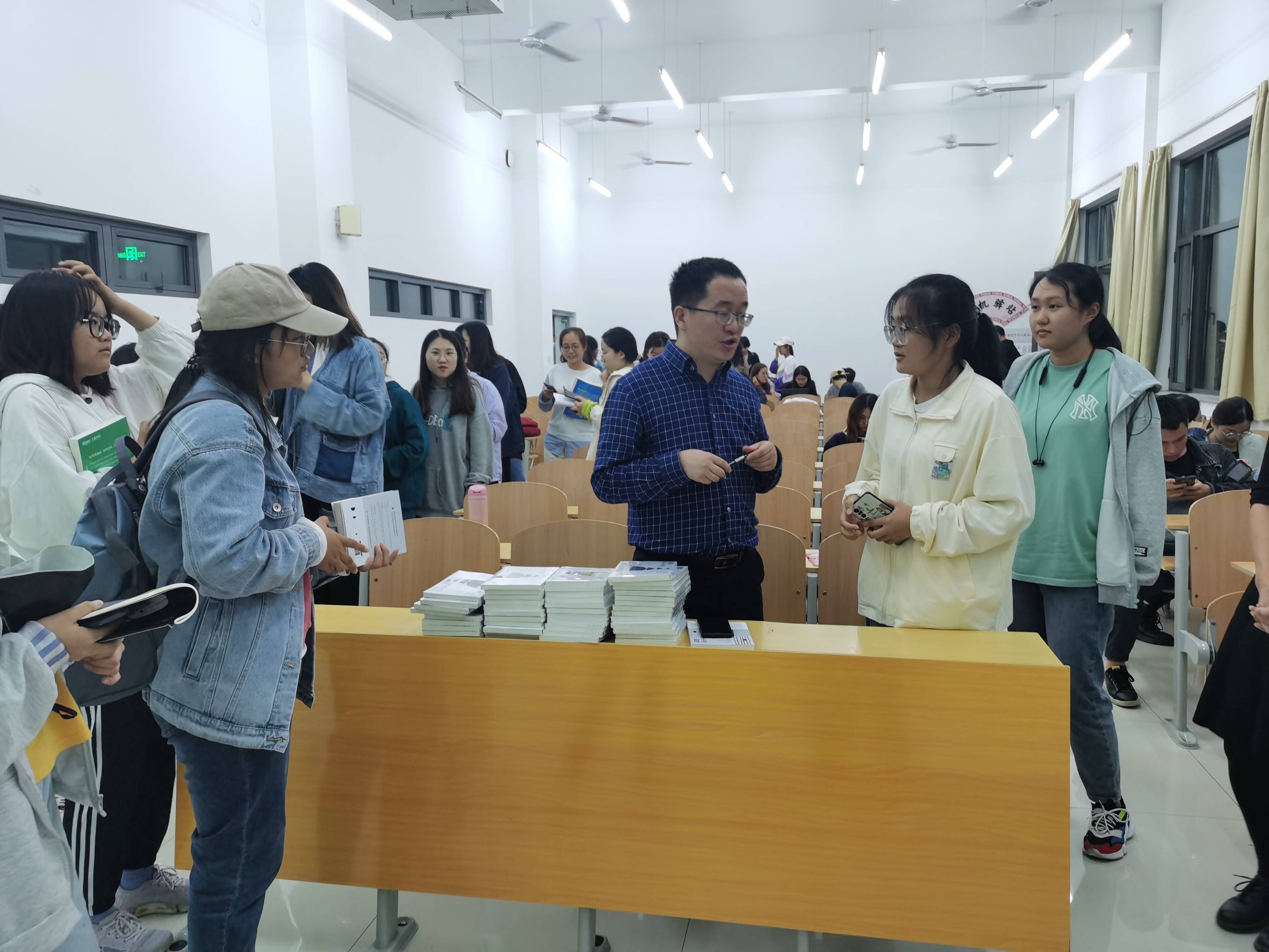 罗清军老师为山东师范大学心理学院带来就业讲座暨新书见面会
