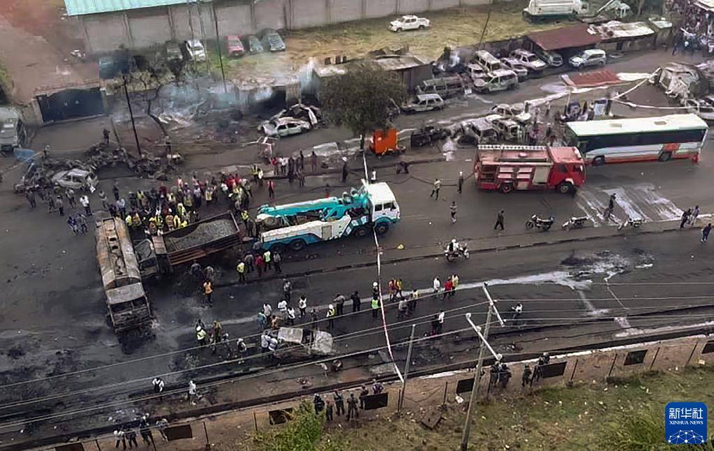 塞拉利昂一油罐车爆炸致100余人死亡