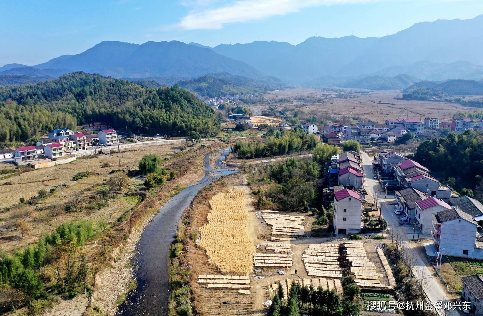 近年来,江西省抚州市金溪县大力推进农村环境综合整治和美丽乡村建设