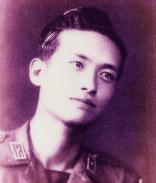 原创1947年敌军一参谋被俘亮出身份后被司令亲自接见他是谁