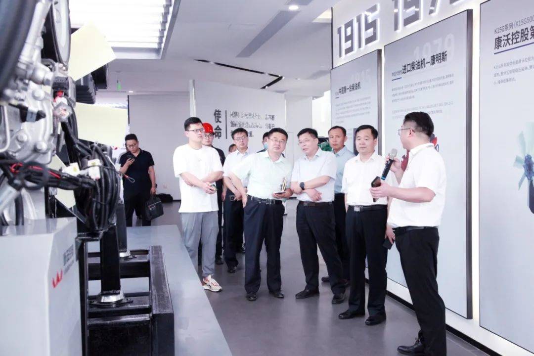 康沃控股董事长胡庆松向记者一行重点展示了康沃控股的数字展厅,智能