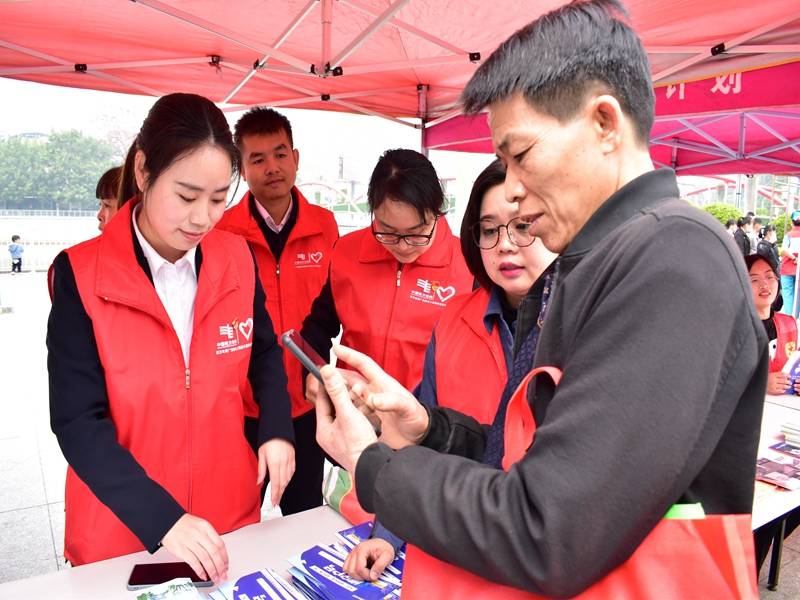 广西岑溪：向雷锋同志进修 南网蓝在动作（图）