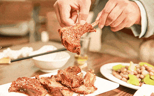 鱼刺卡喉咙,喝醋,吃馒头吞饭有用吗?答案全在这