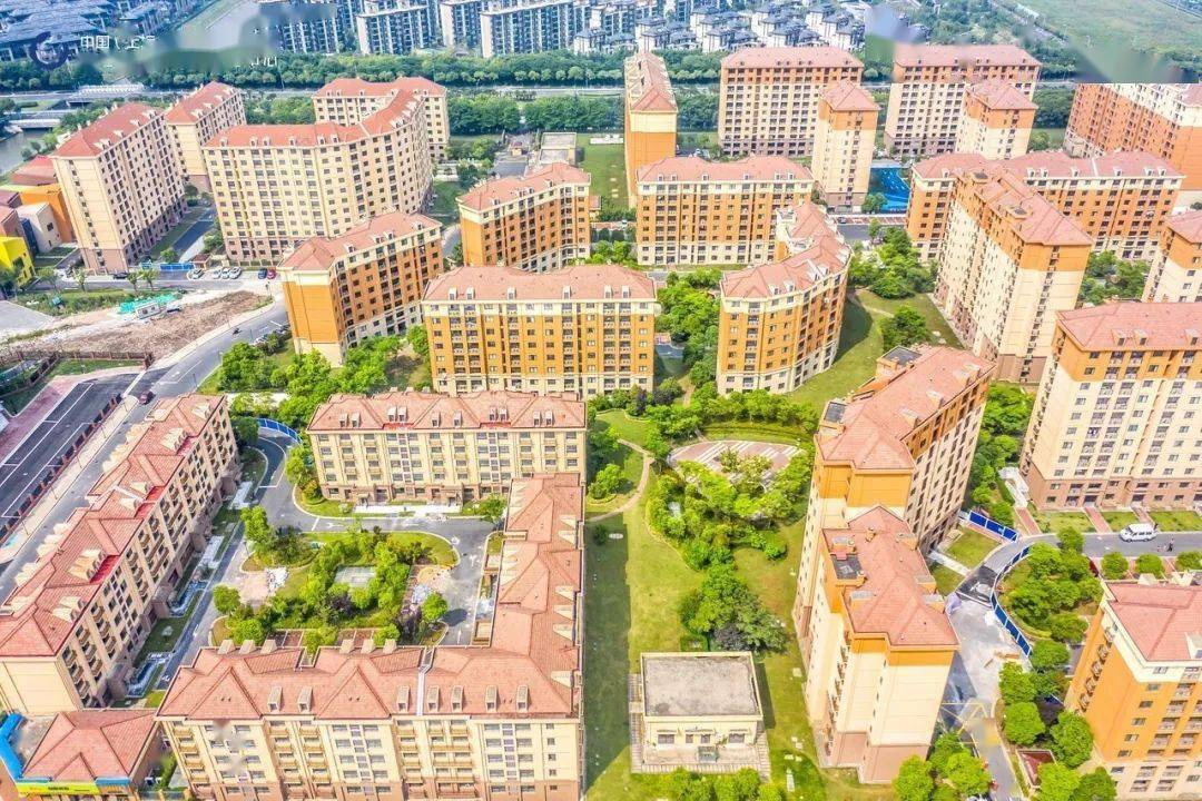 买房注意啦临港新片区限价商品住房实景航拍解读