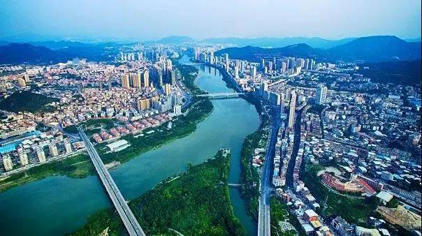 南安市区新貌2019年,南安市等级公路里程超4000公里,高速公路密度
