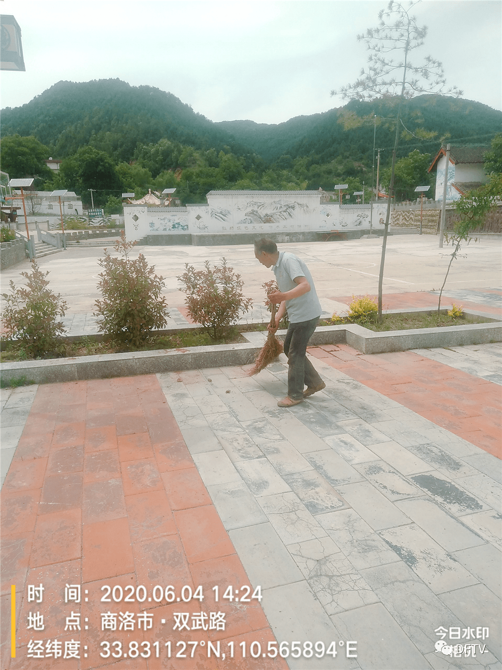 花瓶子镇人口_瓶子素描