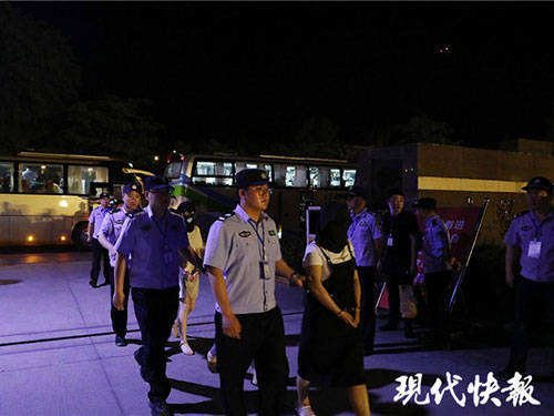 民警扮成外卖小哥，跨省攻破7个诈骗窝点