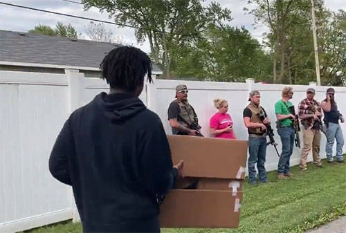 美国白人警察被伏击致死背后的可怕现实