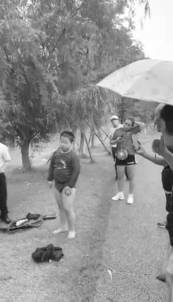 长沙圭塘河有男童落水 多名路人合力将其救起
