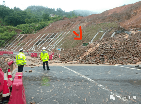 6月4日凌晨开始,东兰县受暴雨影响,部分公路发生边坡塌方,导致交通